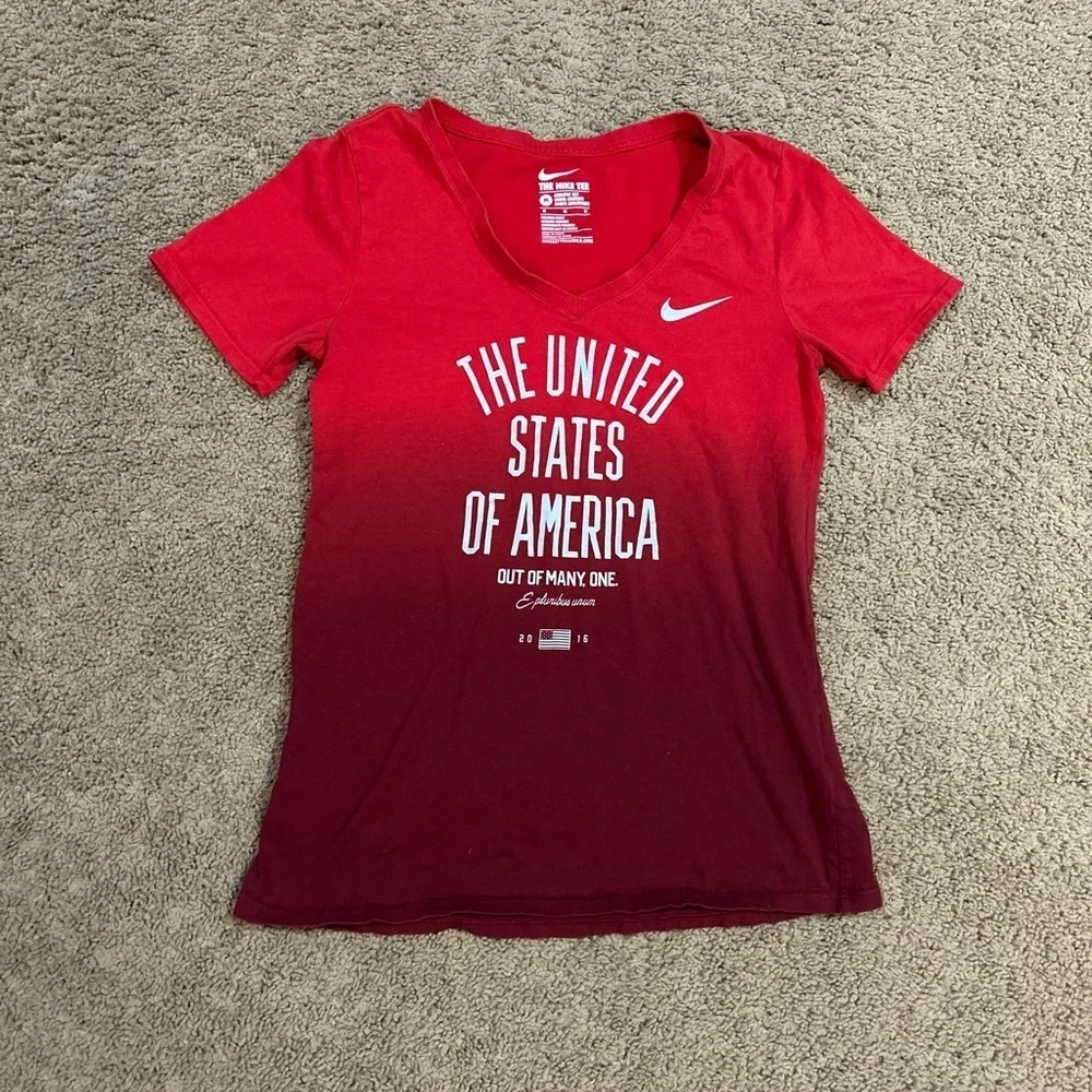 Nike USA Olympic Team Red V-Neck Tee Women’s Top Short Sleeve Size Medium